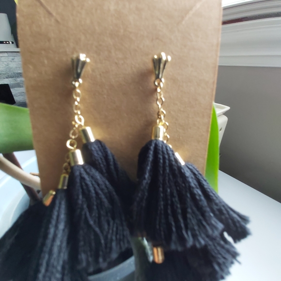 Ettika black and gold day dreamer tassel earings; size 3.5" long - Picture 4 of 7